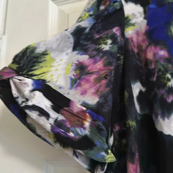 RACHEL Rachel Roy Floral Short Sleeve top with poofy sleeves.  New With Tags! 1X - Picture 2 of 4